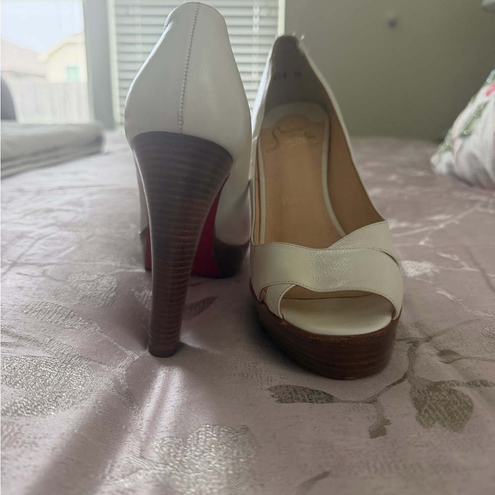 Christian Louboutin White Leather Pumps with Red Soles - Picture 8 of 11